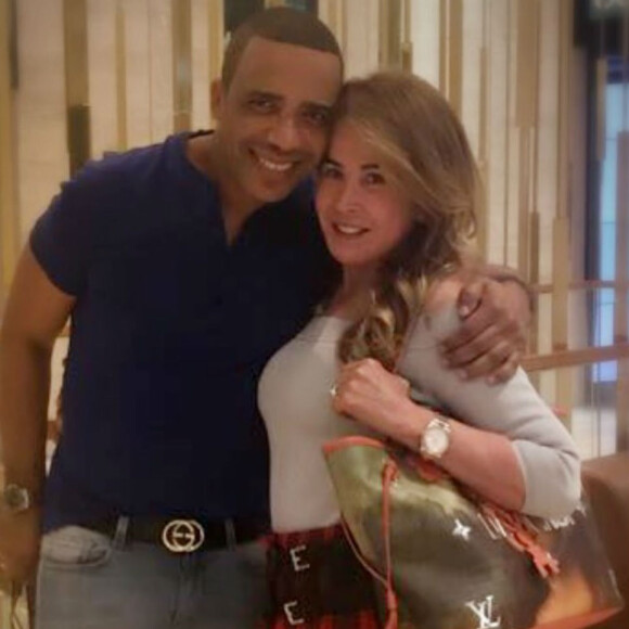 Zilu Camargo e Marco Antonio Teles passaram a usar alianças um mês após assumirem o namoro