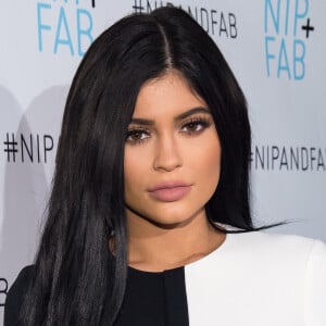 Kylie Jenner acusou a 'X17' de editar suas fotos para parecer que ela está grávida