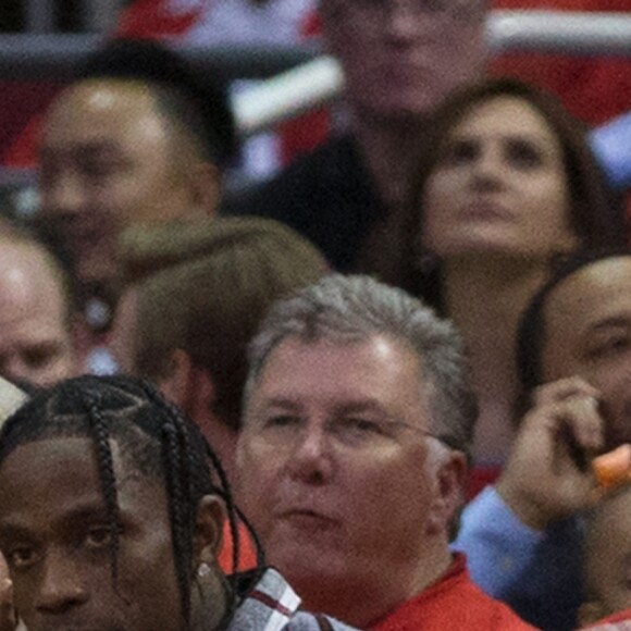 Travis Scott confirmou a gravidez Kylie Jenner para amigos
