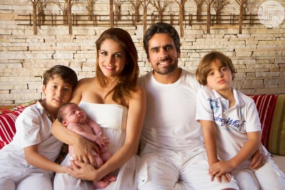 Nivea Stelmann está casada com Marcus Rocha, pai da pequena Bruna