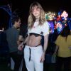 Aline Gotschalg atraiu olhares ao deixar a barriga e a lingerie à mostra em look para o evento Festeja, realizado no Rio de Janeiro no último sábado, 4 de novembro de 2017