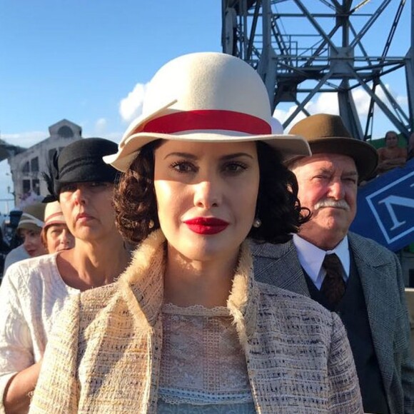 Desde 2012 longe das novelas, Mayana Moura voltou às telinhas como a cantora Carolina de Sobral, na novela 'Tempo de Amar'
