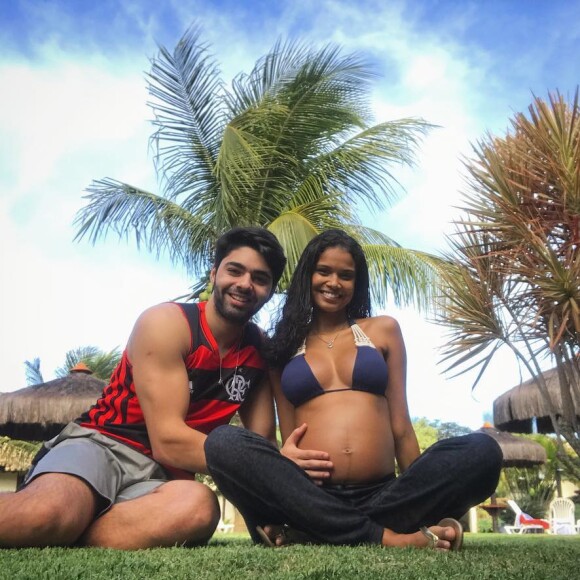 Aline Dias se emocionou com as primeiras vacinas do filho, Bernardo