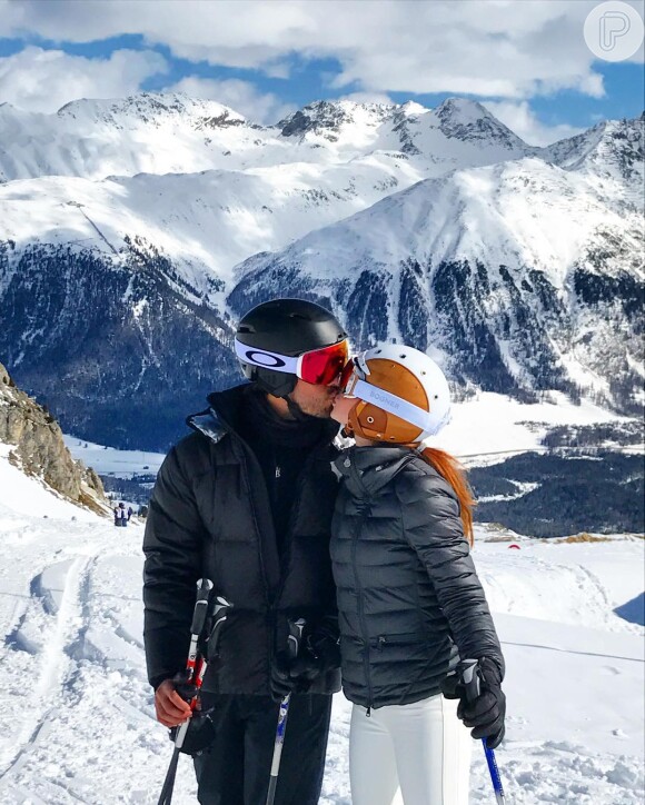 Marina Ruy Barbosa e Xandinho Negrão trocaram beijos apaixonados em viagem para a Suíça