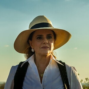 Sophia (Marieta Severo) coloca fogo nas terras de Josafá (Lima Duarte), na novela 'O Outro Lado do Paraíso'