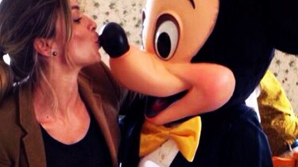 Grazi Massafera aparece com Mickey na Disneyland, em Paris: 'Me apaixonei'