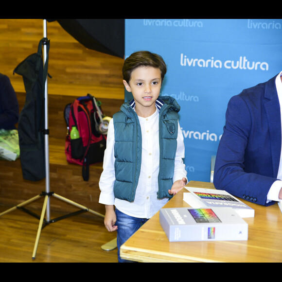 Arthur, filho de Eliana, é fruto do casamento da apresentadora com o produtor musical João Marcelo Bôscoli