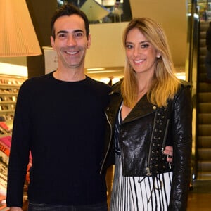 Eliana o noivo, Adriano Ricco, e mais famosos prestigiam noite de autógrafos do livro 'Biografia da Televisão Brasileira' de Flavio Ricco e José Armando Vanucci, no shopping Iguatemi, em São Paulo, na noite desta terça-feira, 7 de novembro de 2017