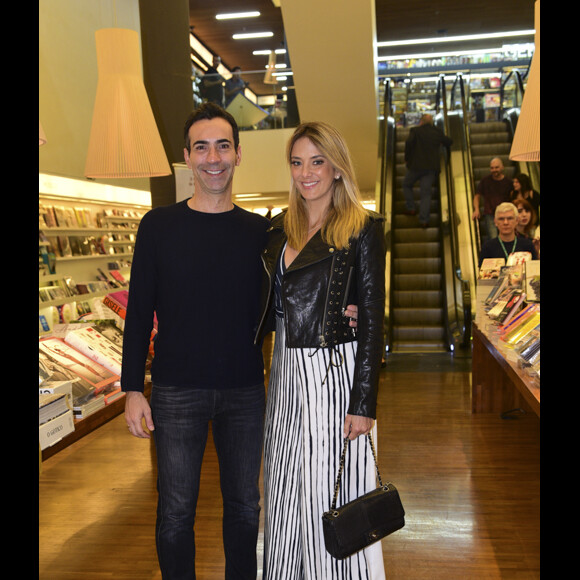 Eliana o noivo, Adriano Ricco, e mais famosos prestigiam noite de autógrafos do livro 'Biografia da Televisão Brasileira' de Flavio Ricco e José Armando Vanucci, no shopping Iguatemi, em São Paulo, na noite desta terça-feira, 7 de novembro de 2017