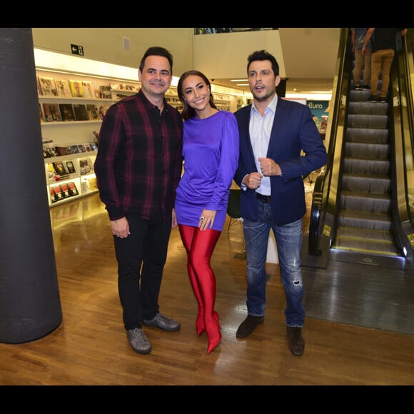 Eliana o noivo, Adriano Ricco, e mais famosos prestigiam noite de autógrafos do livro 'Biografia da Televisão Brasileira' de Flavio Ricco e José Armando Vanucci, no shopping Iguatemi, em São Paulo, na noite desta terça-feira, 7 de novembro de 2017