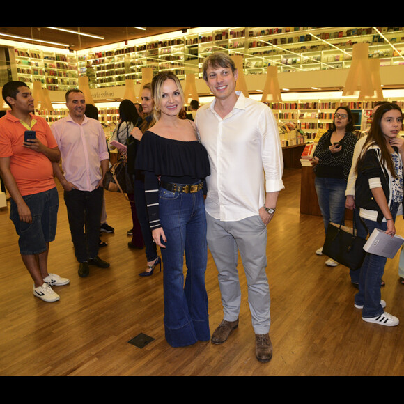 Adriano Ricco relata momentos ao lado de Eliana no hospital à espera de Manuela: 'Eu fiquei o tempo todo ao lado dela, foram praticamente dois meses no hospital. Eu dormia todos os dias lá, acordava todos os dias lá, mas o final compensa qualquer sacrifício'