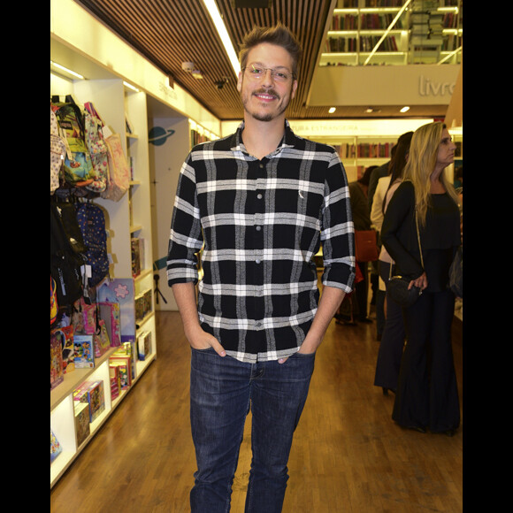 Eliana o noivo, Adriano Ricco, e mais famosos prestigiam noite de autógrafos do livro 'Biografia da Televisão Brasileira' de Flavio Ricco e José Armando Vanucci, no shopping Iguatemi, em São Paulo, na noite desta terça-feira, 7 de novembro de 2017