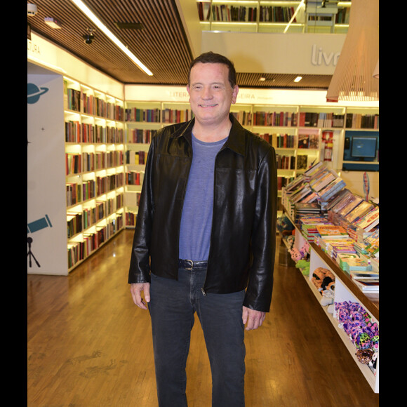 Eliana o noivo, Adriano Ricco, e mais famosos prestigiam noite de autógrafos do livro 'Biografia da Televisão Brasileira' de Flavio Ricco e José Armando Vanucci, no shopping Iguatemi, em São Paulo, na noite desta terça-feira, 7 de novembro de 2017