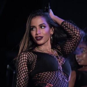 Anitta anunciou que vai abandonar a dieta, retomando apenas para o Carnaval