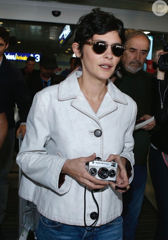 Audrey Tautou desembarca no aeroporto de Nice, na França, para o Festival de Cannes 2014, em 13 de maio de 2014