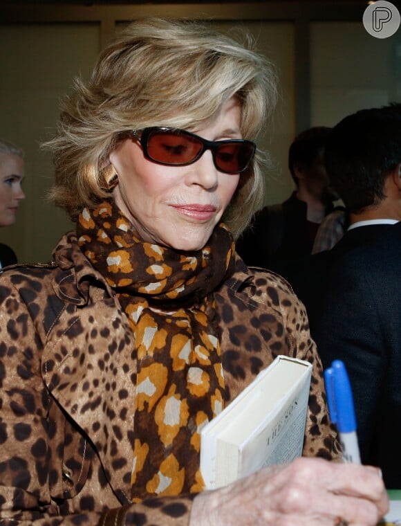 Jane Fonda desembarca no aeroporto de Nice, na França, para o Festival de Cannes 2014, em 13 de maio de 2014