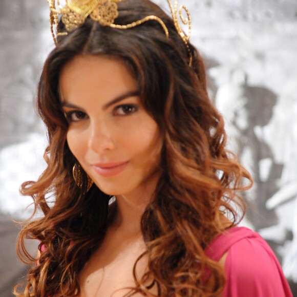 Nitócris (Sthefany Brito) morre ao defender o filho, na última semana da novela 'O Rico e Lázaro'