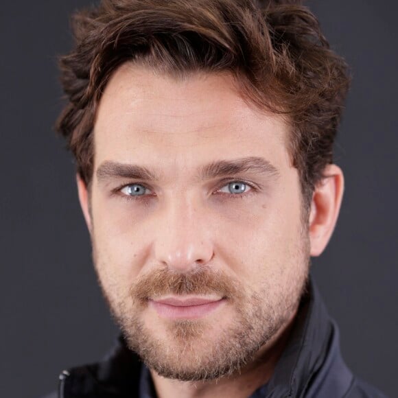 Marido de Zoe (Juliana Knust), o gênio da informática Benjamin (Igor Rickli) vai sofrer com a morte da avó Lia (Lucinha Lins), na novela 'Apocalipse'