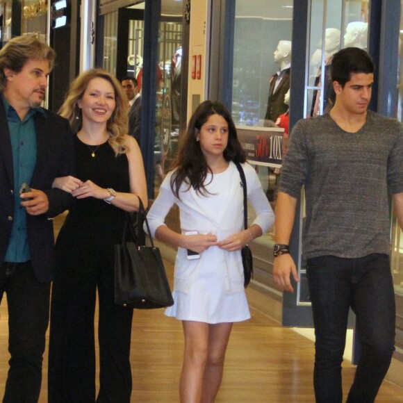 O casal tem a aprovação dos filhos do ator, frutos de seu casamento com Claudia Raia, na relação