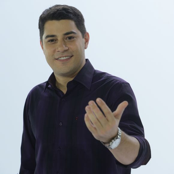 Evaristo Costa faz primeiro publipost após assinar rescisão da Globo nesta quarta-feira, dia 08 de novembro de 2017