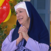 Dulce (Lorena Queiroz) faz Madre Superiora (Eliana Guttman) desmaiar ao ler carta no aniversário surpresa da religiosa, no capítulo que vai ao ar sexta-feira, dia 17 de novembro de 2017, na novela 'Carinha de Anjo'