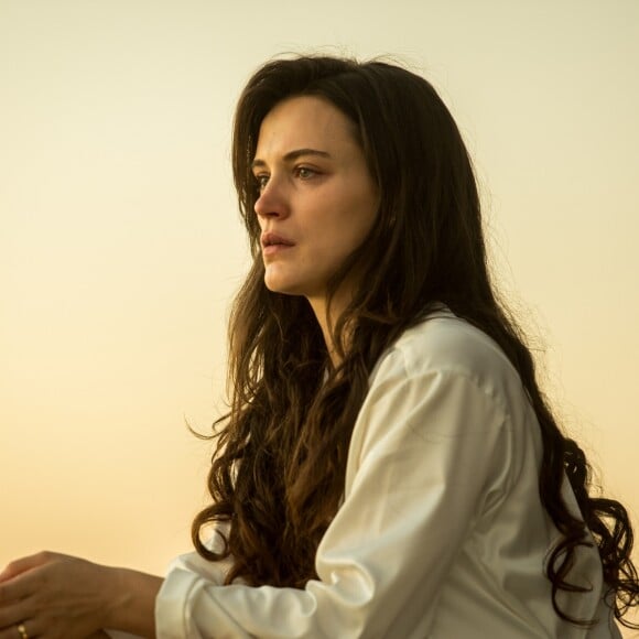 Clara (Bianca Bin) aprenderá bons modos e novas línguas com Beatriz (Nathalia Timberg), na novela 'O Outro Lado do Paraíso'