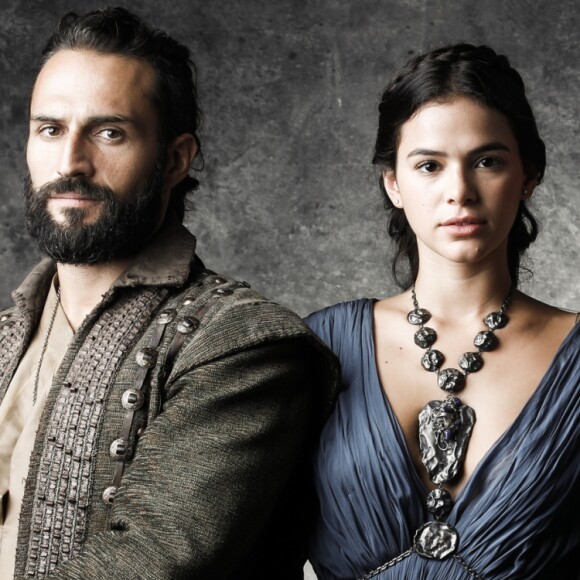 Bruna Marquezine e José Fidalgo apareceram em clima de romance em nova novela