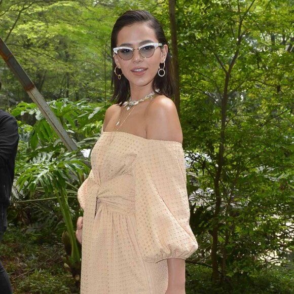 'Esse vestido maravilhoso é da coleção dela que está muito linda. Parabéns!', disse Bruna Marquezine