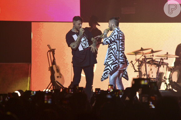 Lucas Lucco e Maluma dividiram o palco em duas músicas durante show do cantor colombiano