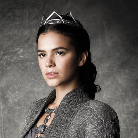 Bruna Marquezine citou a ave mitológica Fênix para lamentar incêndio em galpão de apoio da novela 'Deus Salve o Rei'