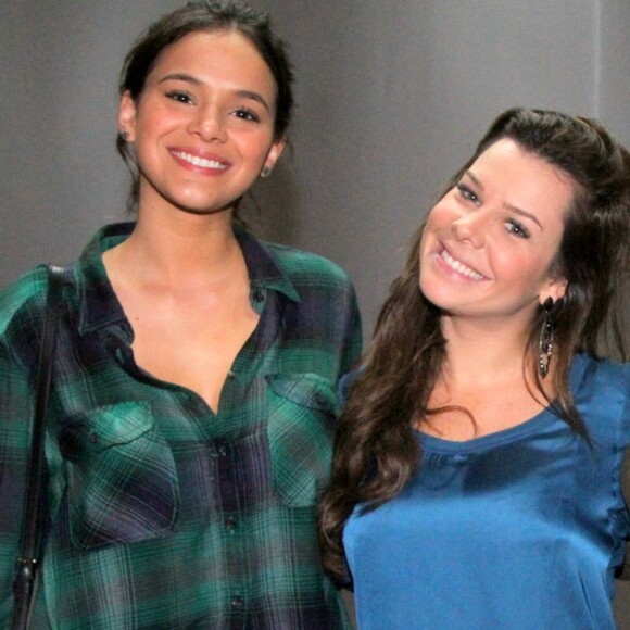 Fernanda Souza se diverte com Bruna Marquezine: 'Nossa, eu passo mal de rir. Os melhores áudios são os da Paola'