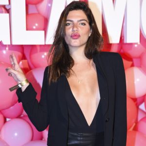 Mariana Goldfarb ousou no decote em um evento da revista 'Glamour' neste sábado, 11 de novembro de 2017