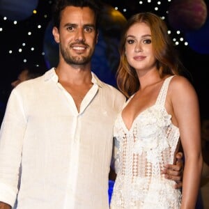 Marina Ruy Barbosa e Xandinho Negrão, com pouco mais de um mês de casados, foram juntos ao GP de Brasil