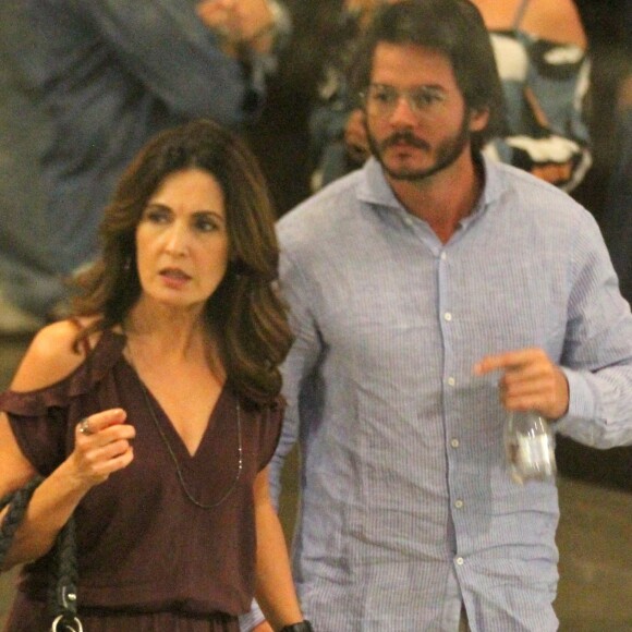 Fátima Bernardes e Túlio Gadelha assumiram o namorado ao serem vistos em um shopping carioca no dia 2 de novembro de 2017