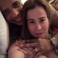 Zilu Camargo e o noivo mostram aliança em foto e falam de casamento: 'Ansiosos'