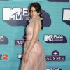 O vestido da cantora Camila Cabello para o MTV EMAs 2017 contava com bordados na barra