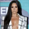 A cantora Demi Lovato investiu em sombra telha na make para o MTV EMAs (Europe Music Awards) 2017, realizado em Londres, na Inglaterra, neste domingo, 12 de novembro