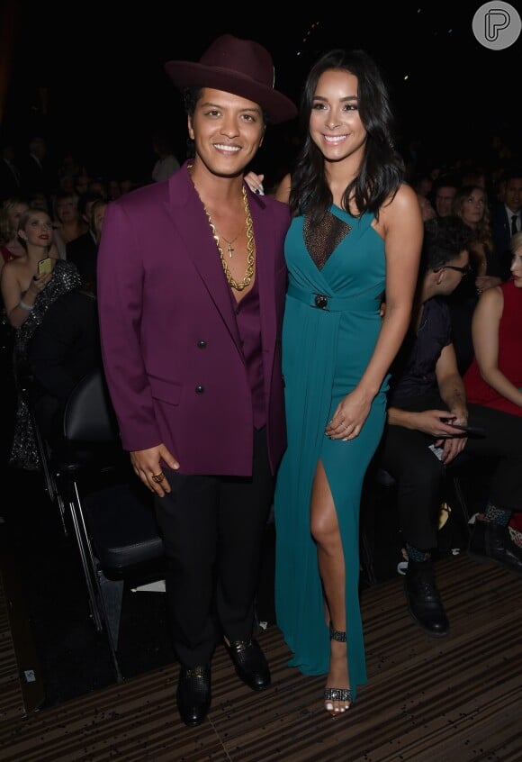 Bruno Mars namora a modelo Jéssica Caban desde 2011