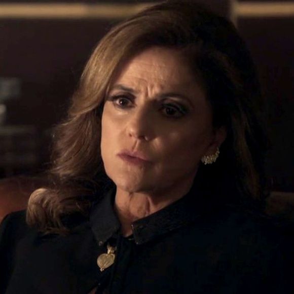 Sophia (Marieta Severo) procura Samuel (Eriberto Leão) e conta seu plano contra a ex-nora, na novela 'O Outro Lado do Paraíso'