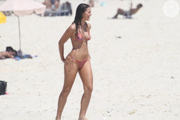 Bruna Marquezine afirmou que não tem tendência a engordar mas fica fora de forma no quadril