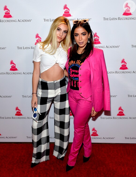 Anitta posa com a amiga e digital influencer Lele Pons no almoço do Grammy Latino, no Mastro's Ocean Club, em Nevada, Las Vegas, no dia 14 de novembro de 2017 em Las Vegas