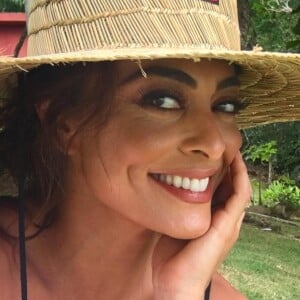 'Olhando essa foto, só um sentimento me define: inveja do bem. Vai ser linda assim longe... Diva!', falou outra admiradora de Juliana Paes