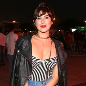 Fernanda Paes Leme usou um estiloso body listrado da marca American Apparel no Popload Festival, em São Paulo, nesta quarta-feira, 15 de novembro de 2017