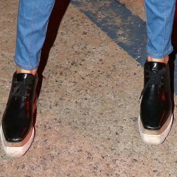 Os sapatos plataforma exibidos por Fernanda Paes Leme no Popload Festival são um dos queridinhos do guarda-roupa da atriz