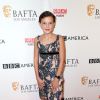 Millie Bobby Brown apostou em um modelo texturizado Burberry para o BAFTA Tea Party 2016, na Caliórnia, em 17 de setembro de 2016