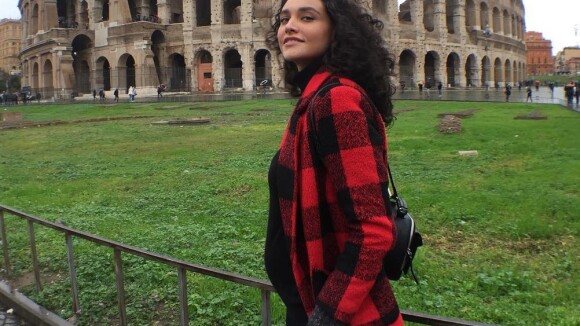 Débora Nascimento mostra barriga de gravidez em viagem: 'Roma com minha filha'