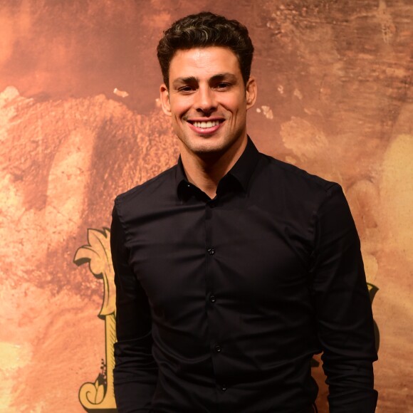 Cauã Reymond será casado com Sophie Charlotte e terá um envolvimento com Maria Casadevall em 'Ilha de Ferro'