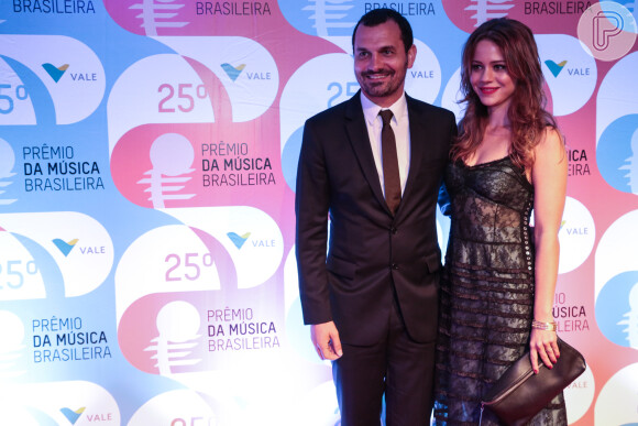 Leandra Leal foi ao prêmio de música na companhia de seu marido, o produtor cultural Alê Youssef