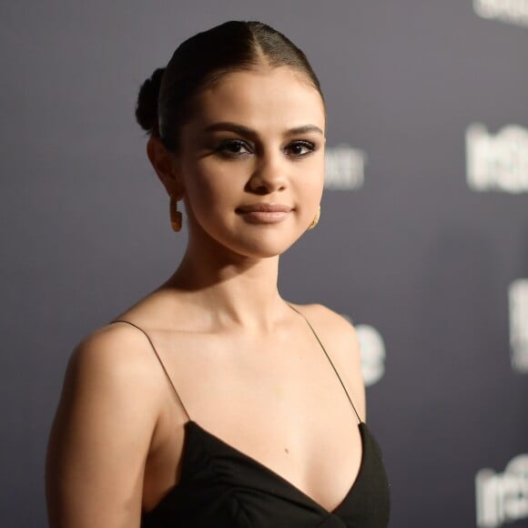 Selena Gomez acompanhou o cantor em uma partida de hóquei na noite de quarta-feira (15)