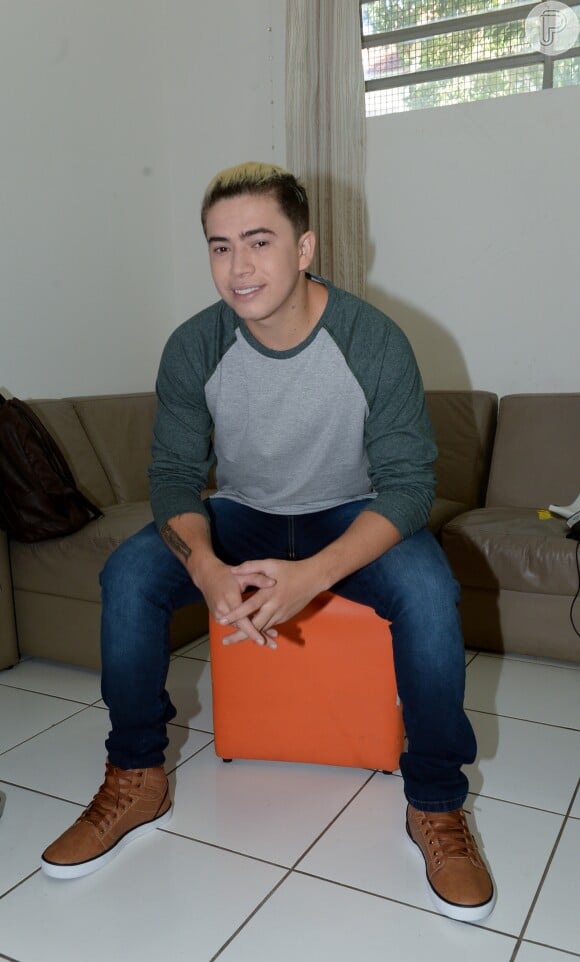 Whindersson Nunes saiu da cidade de Bom Jesus, no Piauí, para Teresina, capital do estado com 17 anos, em 2012, na busca de virar um youtuber famoso. Como ele não tinha onde morar, o youtuber Bob Nunes lhe ofereceu abrigo em sua casa